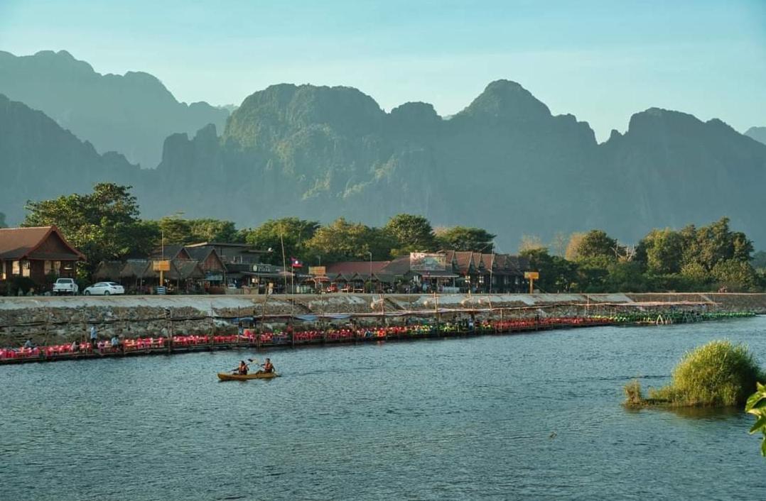 Vangvieng Sunrise East Hotel Vang Vieng Bagian luar foto